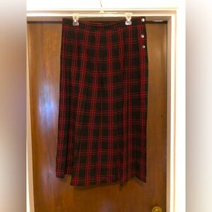 David Brooks Black and Red Plaid Pleated 100% Wool Skirt - size 16
